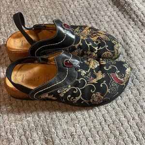 Think! Black Leather mules